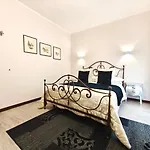 Villamena לינה וארוחת בוקר 3*