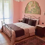 לינה וארוחת בוקר Villamena 3*