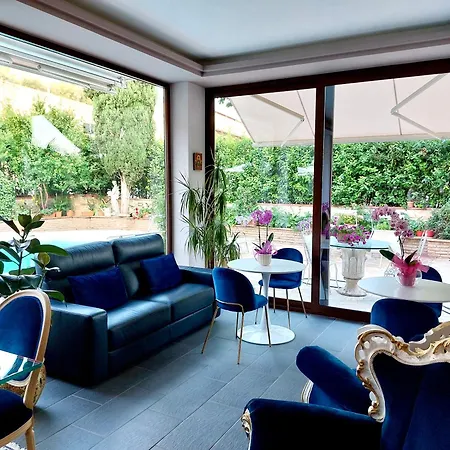 Villamena Bed & Breakfast 3*
