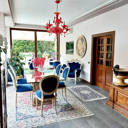 Villamena Bed & Breakfast 3*