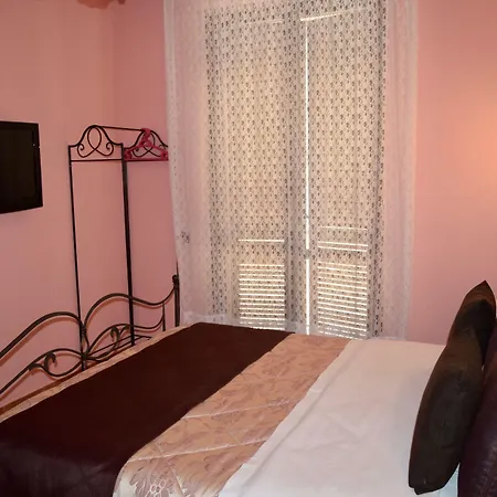 Villamena Bed & Breakfast