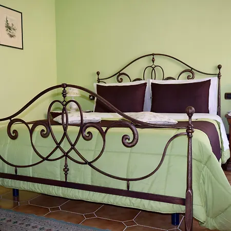 Villamena Bed & Breakfast 3*