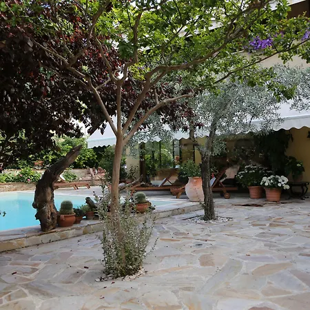 Villamena Bed & Breakfast