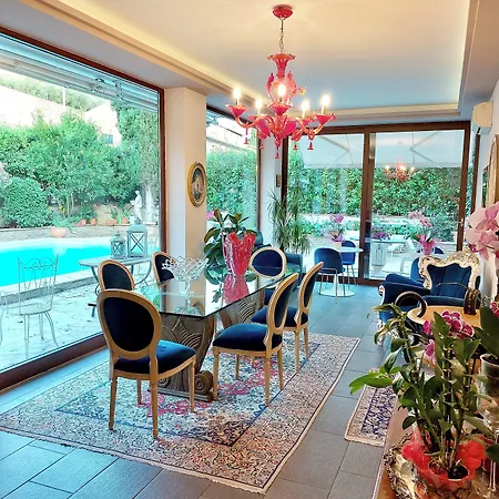 Villamena Bed & Breakfast 3*