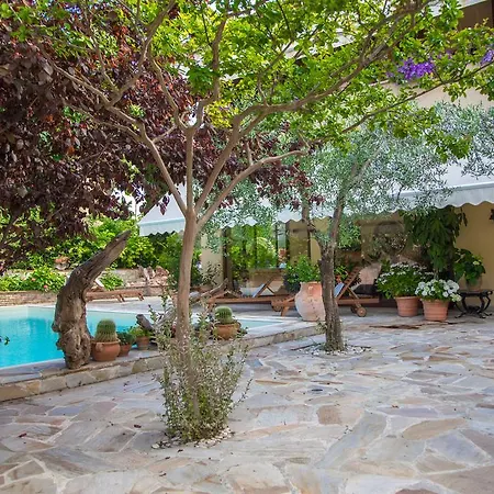 Villamena Bed & Breakfast